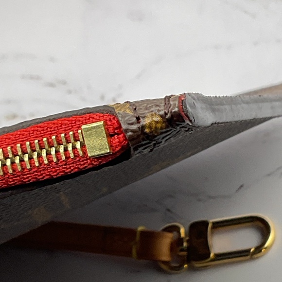 Louis Vuitton Neverfull Pouch - Picture 13 of 15